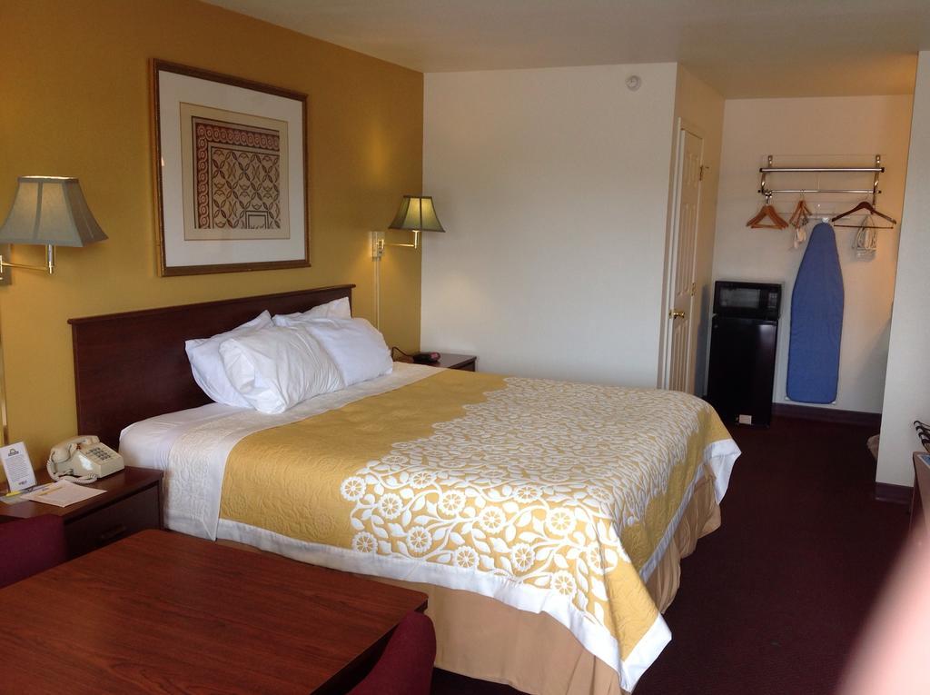 Days Inn By Wyndham Andover Eksteriør billede
