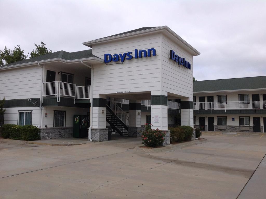 Days Inn By Wyndham Andover Eksteriør billede
